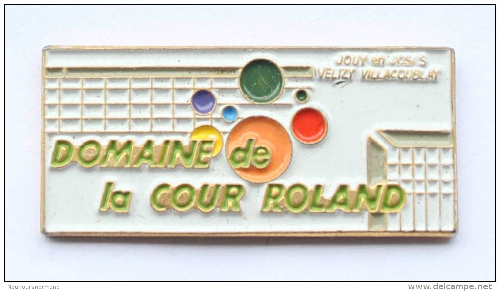 Pin's  JOUY EN JOSAS (78) - DOMAINE DE LA COUR ROLAND - C.T. - F674 - Villes