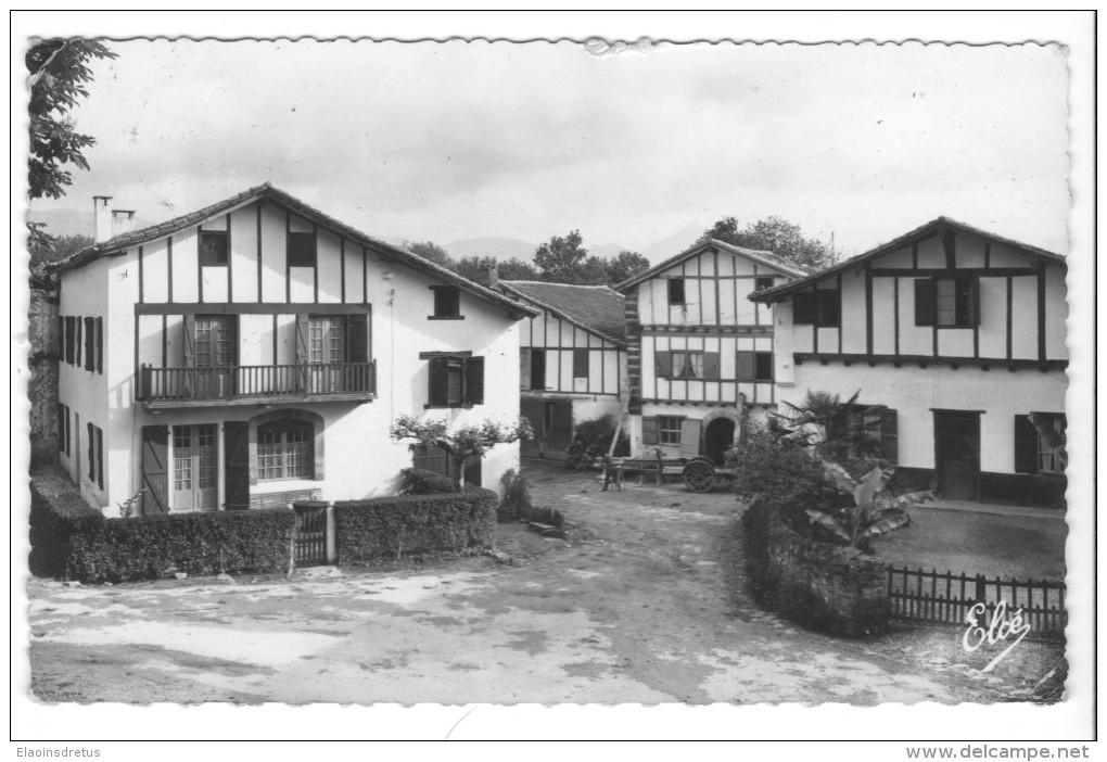 Ainhoa (64) - Maisons Basques. Tout Petit Pli Coin Haut Gauche, Semi-moderne, A Circulé. - Ainhoa