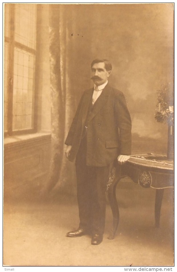 Portrait Homme Non Voyagé - Genealogie