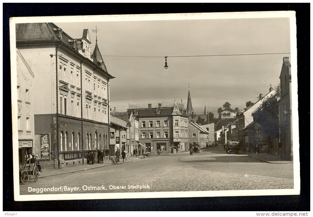 Deggendorf/Bayer. Ostmark. Oberer Stadtplatz / Postcard Circulated, 2 Scans - Deggendorf