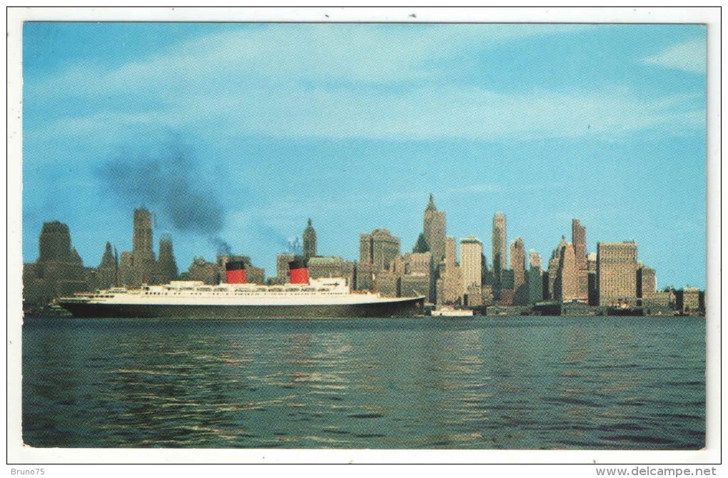 Downtown Skyline With S. S. ILE DE FRANCE, New York City - Multi-vues, Vues Panoramiques