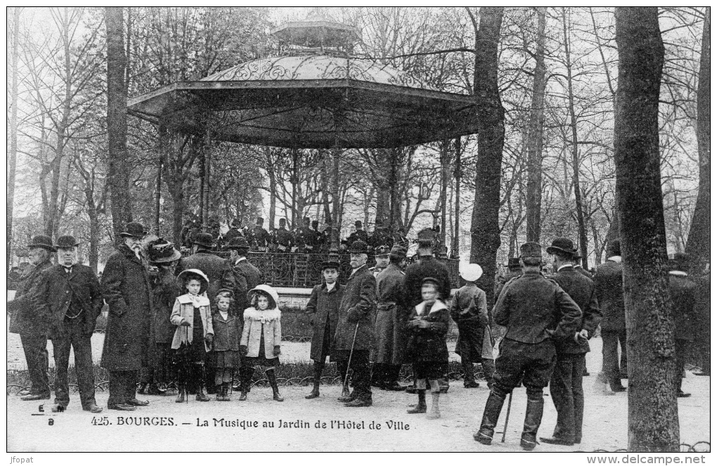 18 CHER - BOURGES La Musique Au Jardin De L'hôtel De Ville - Bourges