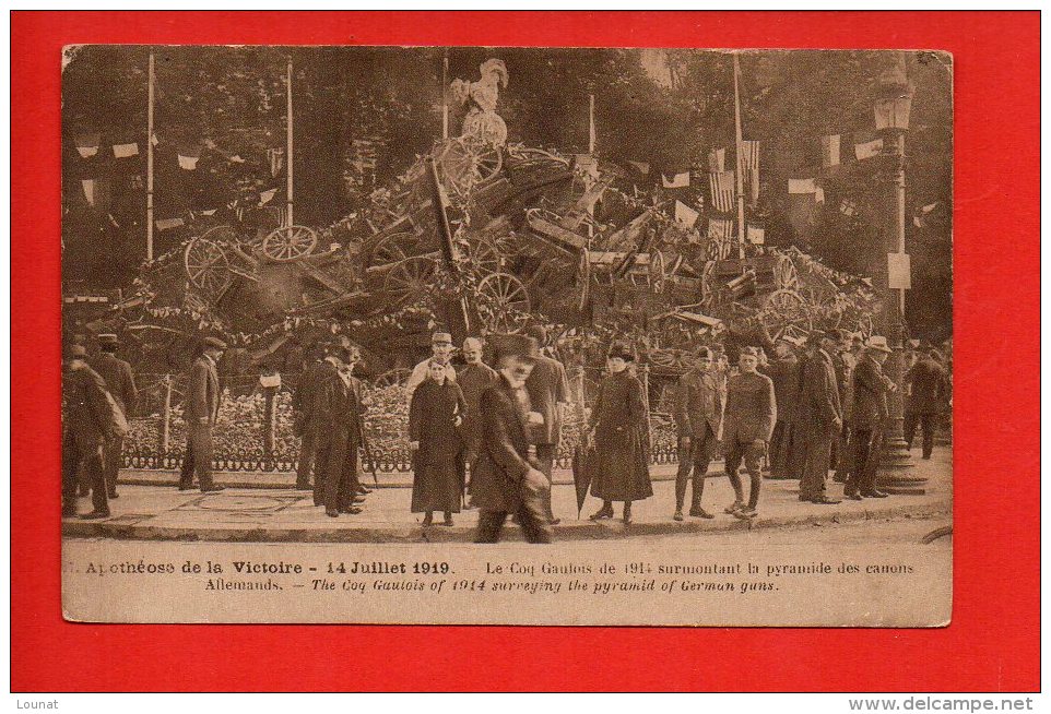 Apothéose De La Victoire - 14 Juillet 1919 - Le Coq Gaulois De 1914 Surmontant La Pyramide Des Canons Allemands - Demonstrations