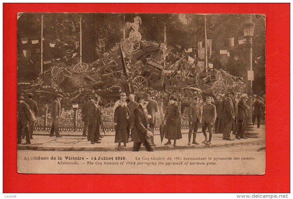 Apothéose De La Victoire - 14 Juillet 1919 - Le Coq Gaulois De 1914 Surmontant La Pyramide Des Canons Allemands - Betogingen