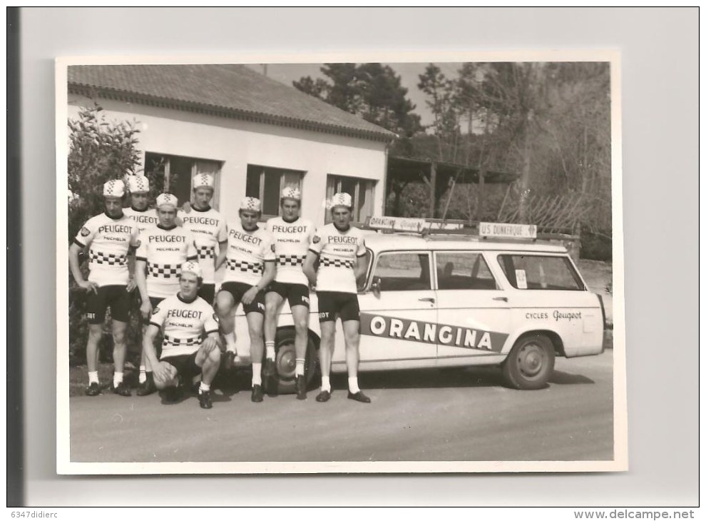 U S D  DUNKERQUE. CYCLISME  ANNEES 70. EQUIPE PEUGEOT ORANGINA. . 404 PEUGEOT - Cyclisme