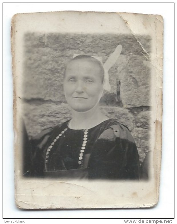 Photo D'Identité/ Femme Bretonne Avec Coiffe/Pays POURLET ? /  Vers 1920 - 1930     PHOTN193 - Personnes Anonymes