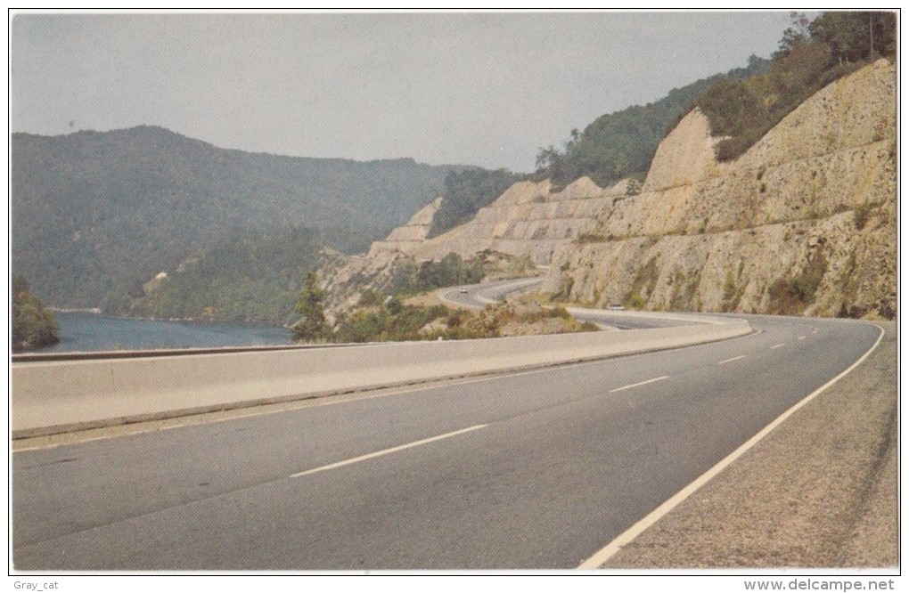 View Of Interstate 40, Between Newport Tennessee, And Asheville, NC Unused Postcard [17919] - Asheville