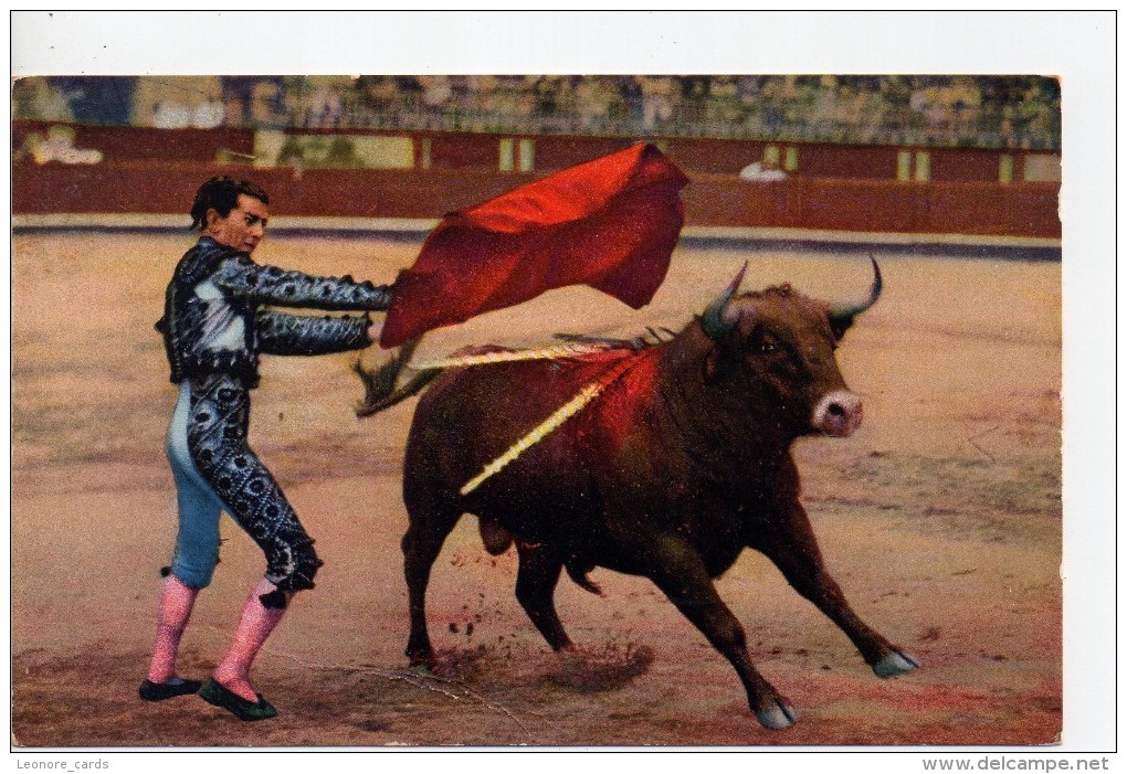 CPA.Ethnique.1934.San Sebastian.Corridas De Toros.Suerte De Muleta.Taureau Et Toréador. - Europe