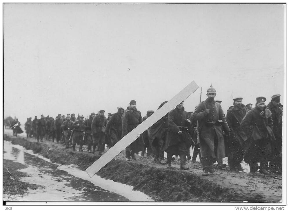 1915 Colonne De Prisonniers Russes Sur La Route Gardée Par Des Soldats Allemands 1 Photo Allemande 1914-1918 Ww1 Wk1 - War, Military