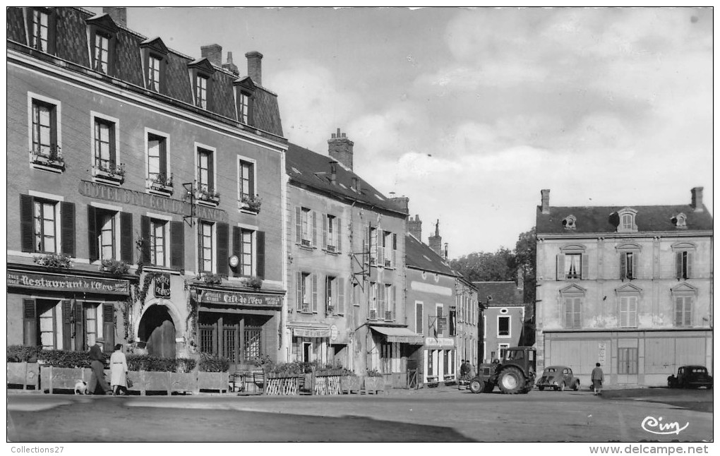 45-MALESHERBES - PLACE DU MARTROI - Malesherbes