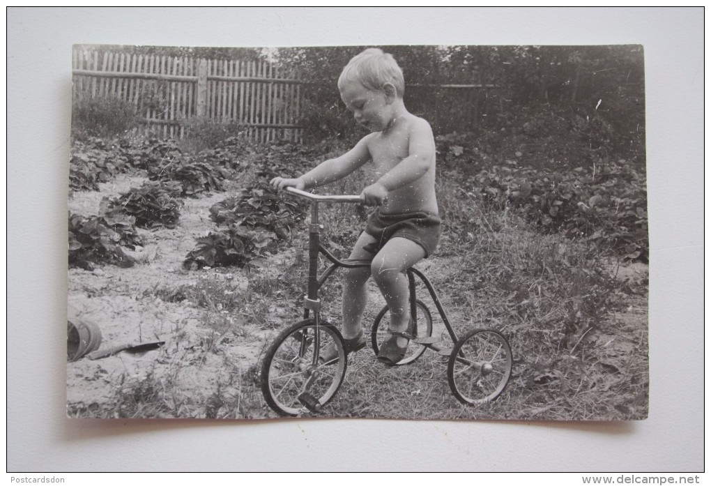 Petit Garçon - Young Little Boy Riding Bicycle  - Vintage Photography 1950s  Old USSR Photo - Autres & Non Classés