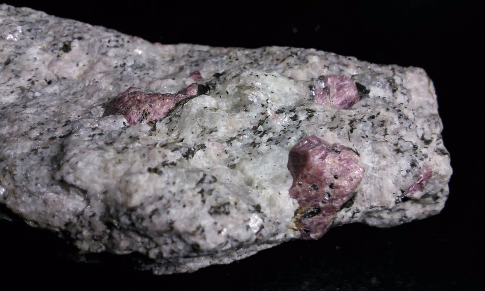 Rubis Dans Pegmatite A Biotite - Mineralien