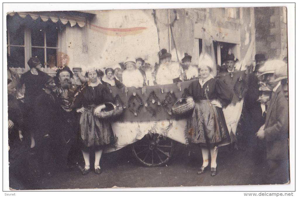 SAINT-VARENT. - Carte-Photo D'une Cavalcade - Autres & Non Classés