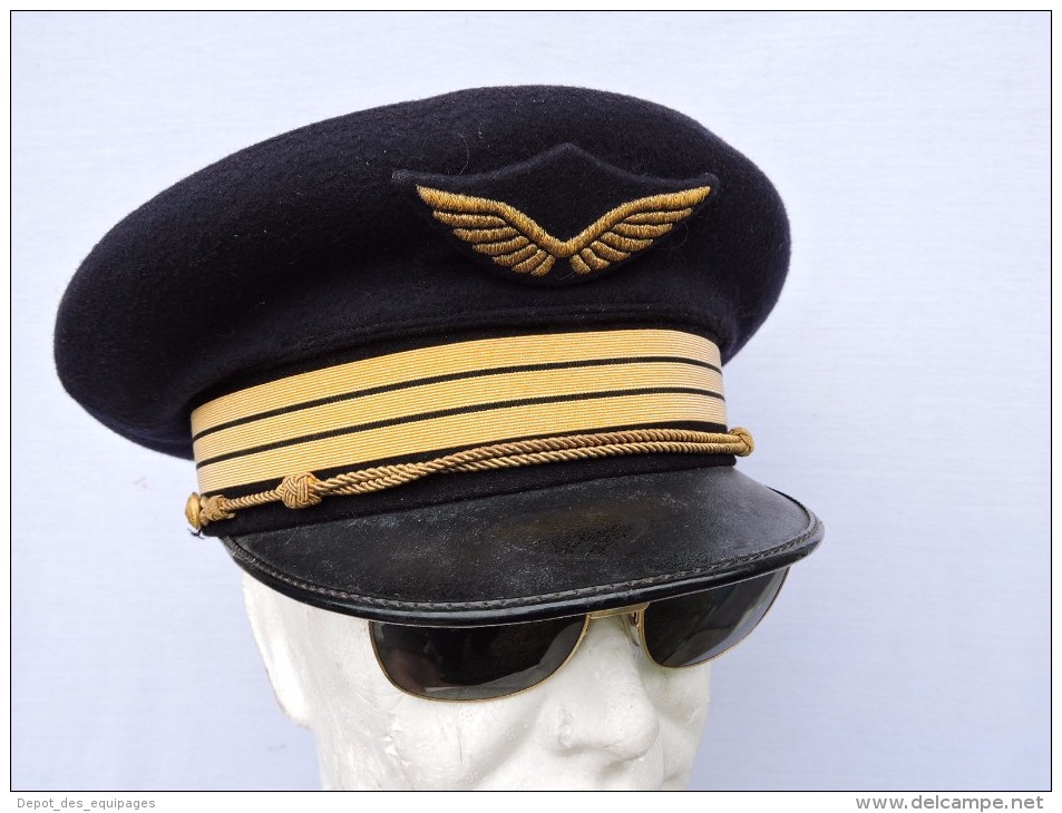 ANCIENNE CASQUETTE CAPITAINE  ARMEE De L'AIR - SUPERBE ETAT - Casques & Coiffures