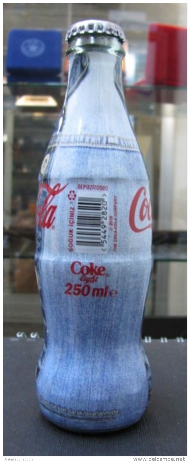 AC - COCA COLA & MAVI SHRINK WRAPPED EMPTY GLASS BOTTLE LIM EDITION TURKEY - Bottles