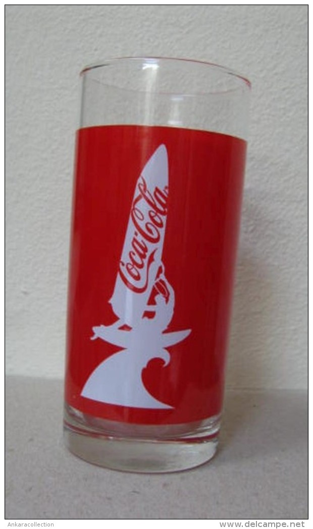 AC - COCA COLA SURFING ILLUSTRATED GLASS FROM TURKEY - Kopjes, Bekers & Glazen