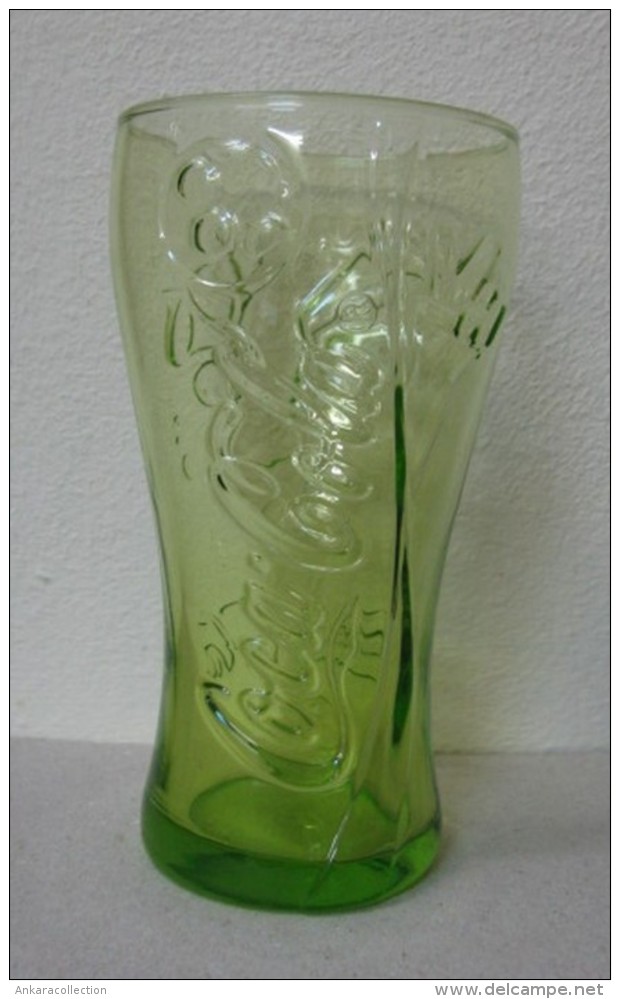 AC - COCA COLA BOTLLE ILLUSTRATED GREENISH GLASS - Becher, Tassen, Gläser