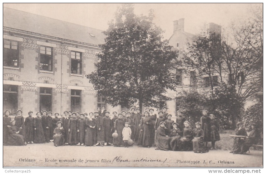 Orléans - Ecole Normale De Jeunes Filles ( Cour Intérieure ) - Orleans