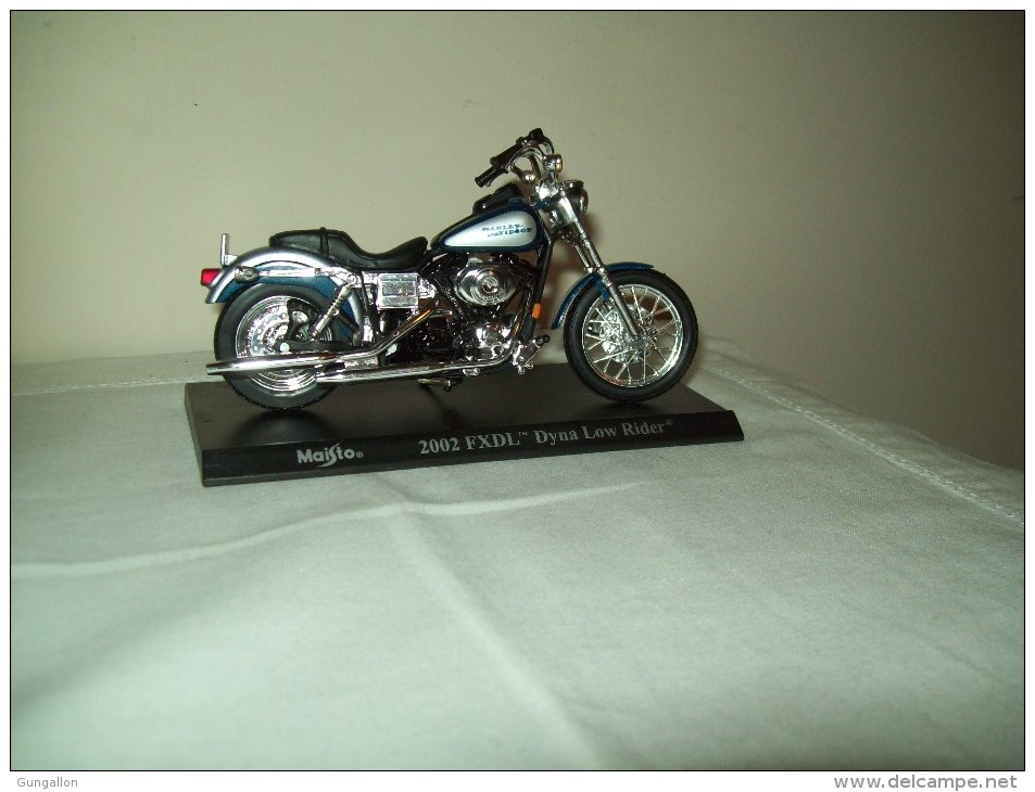 Harley Davidson(2002 FXDL Dyna Low Rder) "Maisto"  Scala 1/18 - Moto