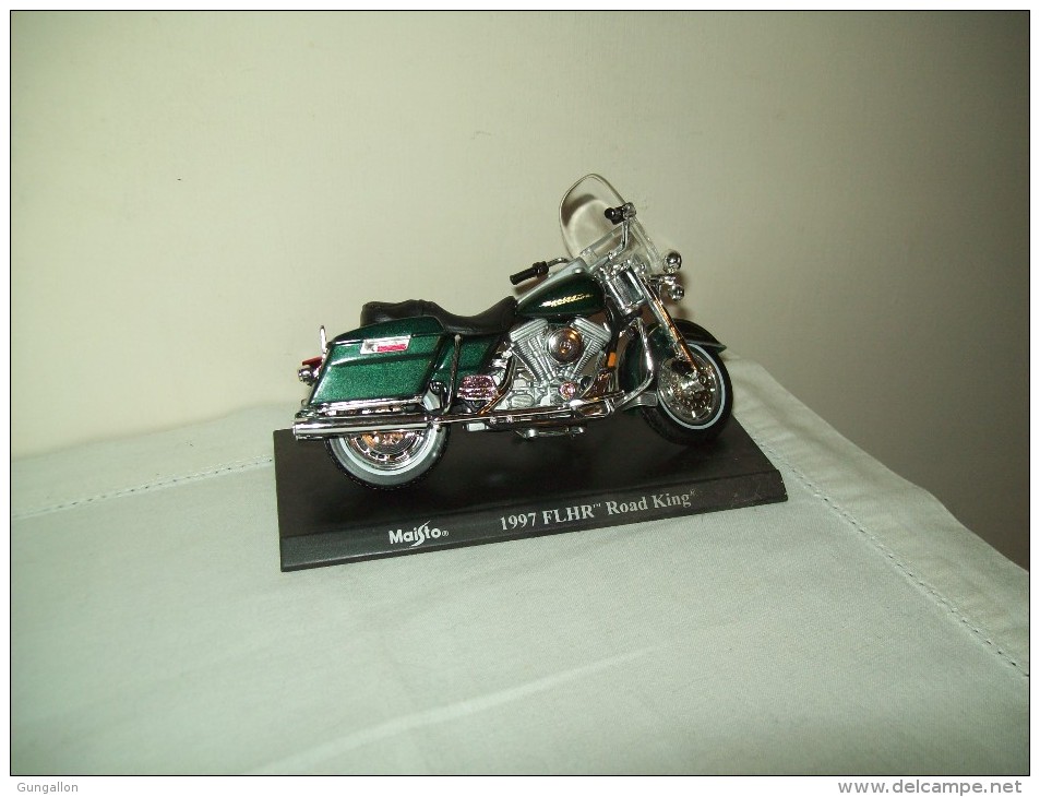 Harley Davidson(1997 FLHR  Road King) "Maisto"  Scala 1/18 - Motorfietsen