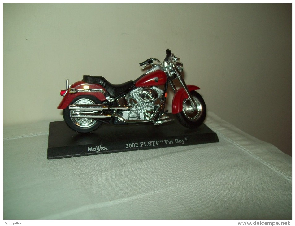 Harley Davidson (2002 FLSTF  Fat Boy) "Maisto"  Scala 1/18 - Motos