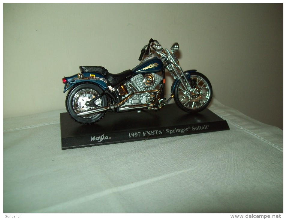 Harley Davidson (1997 FXSTS Springer Softail) "Maisto"  Scala 1/18 - Motorcycles