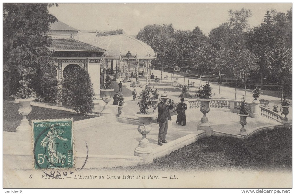 VICHY L Escalier Du Grand Hôtel Et Le Parc Timbrée Circulée 1910 - Vichy