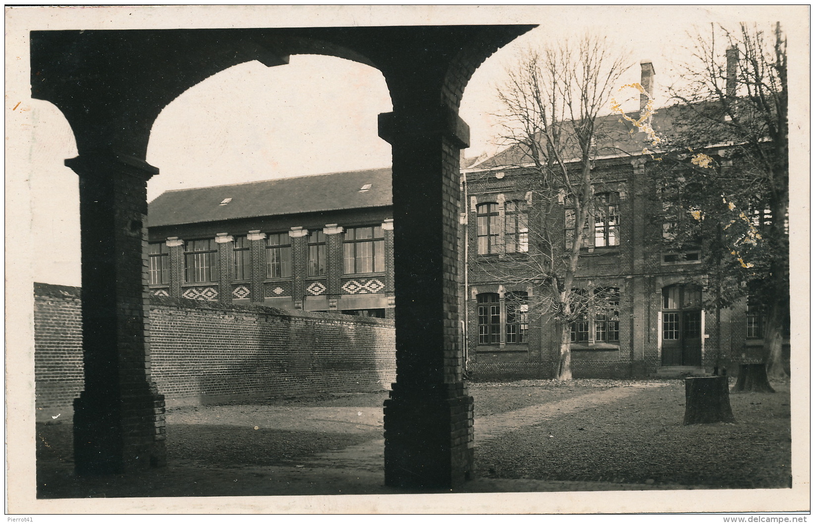 ROSIERES EN SANTERRE - Les Ecoles Vues Du Préau De L'Ecole Des Filles (1948) - Rosieres En Santerre