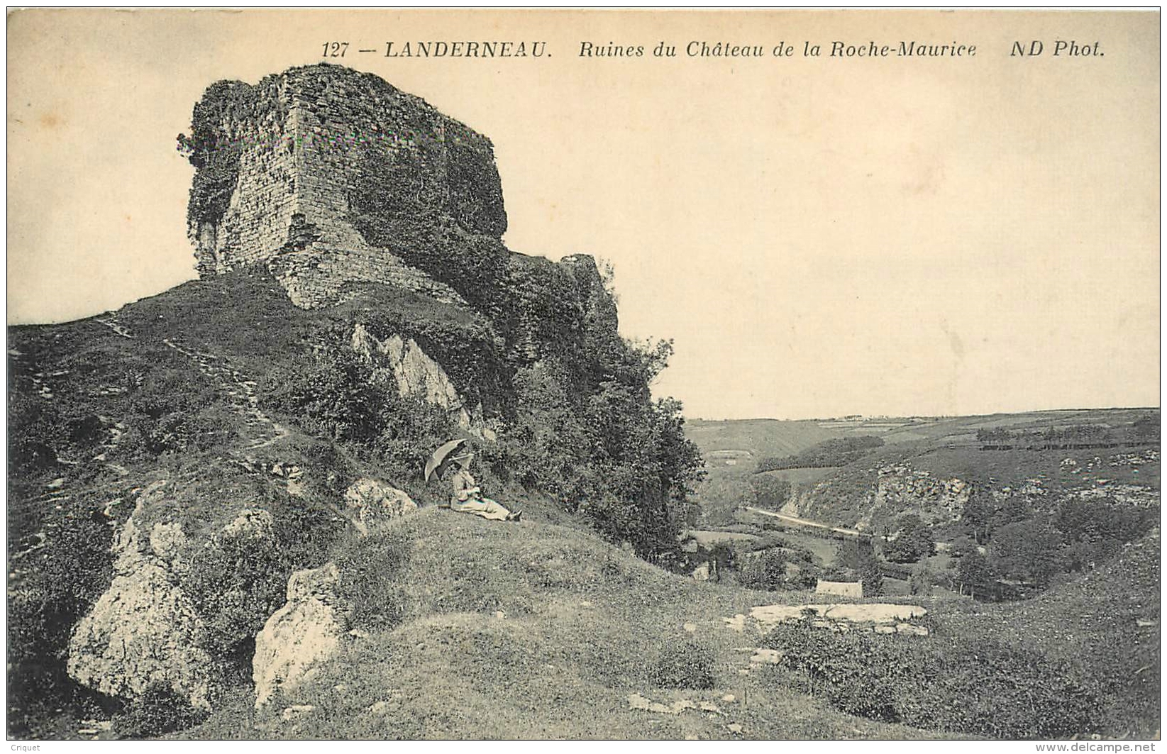 29 Landerneau, Ruines Du Chateau De La Roche-Maurice, Femme Avec Ombrelle, écrite 1919 - Landerneau