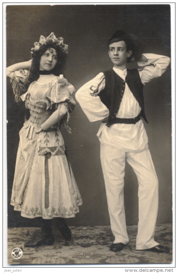 CARTE PHOTO  - Folklore  -  Déguisement - Carte Envoyée De BRESCHES En Indre Et Loire - Théâtre & Déguisements