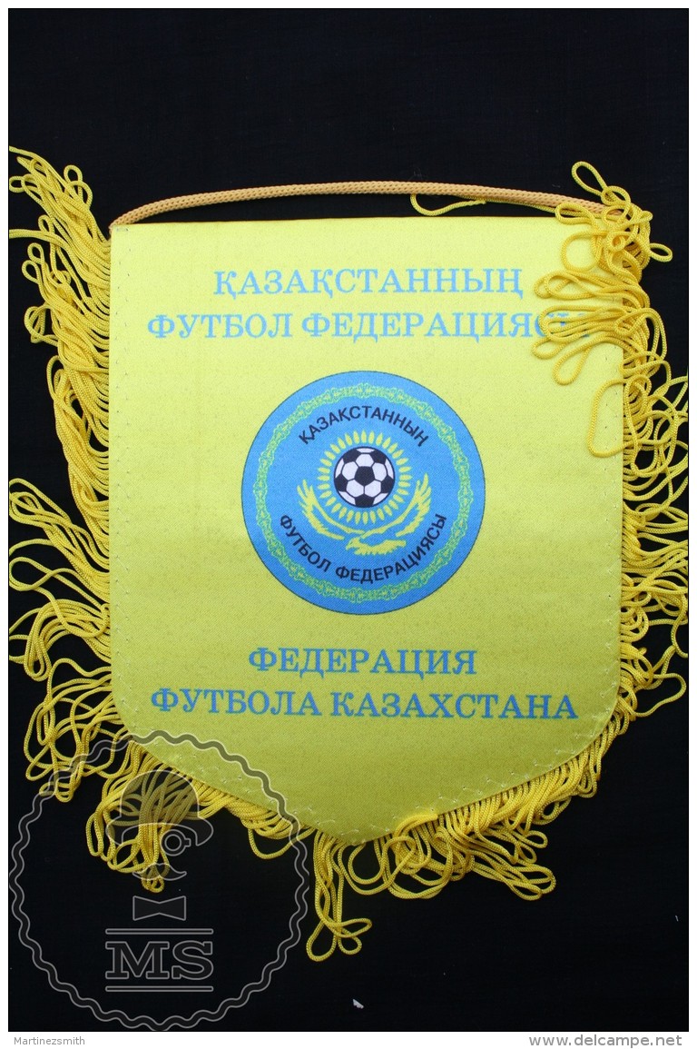 Sport Advertising Cloth Pennant/ Flag/ Fanion Of Football Federation Of Kazakhstan - Bekleidung, Souvenirs Und Sonstige