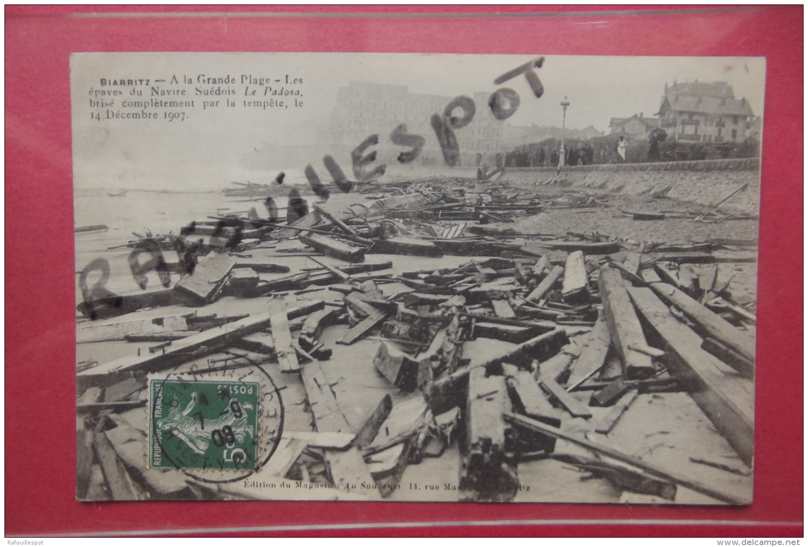 Cp Biarritz A La Grande Plage Les Epaves Du Navire Suedois Le Padosa - Disasters