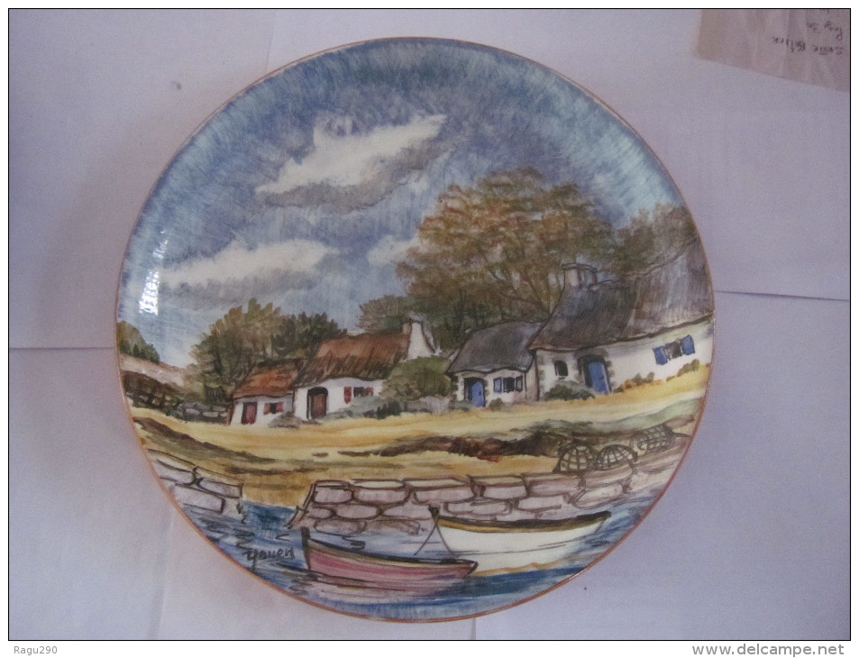 ASSIETTE FAIENCE QUIMPER YOUEN  Decor  CHAUMIERES ET BARQUES - Quimper/Henriot (FRA)