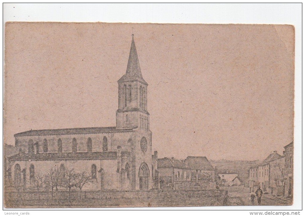 CPA.A Identifier.Village Avec Eglise Et Deux Personnages. - Da Identificare