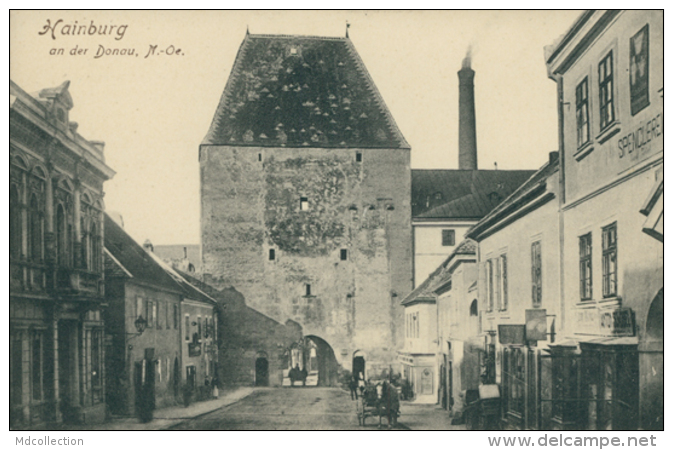 AT HAINBURG / Vue D'une Porte De La Ville / - Hainburg