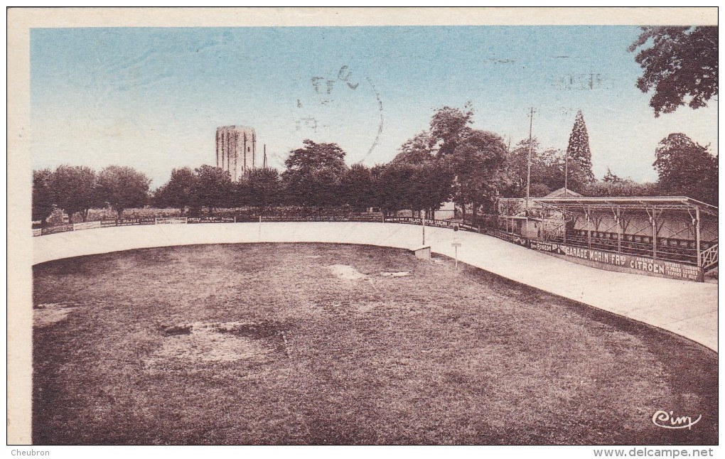 86. LOUDUN.  VÉLODROME DU CHÂTEAU. SÉPIA ANNÉE 1948. - Loudun