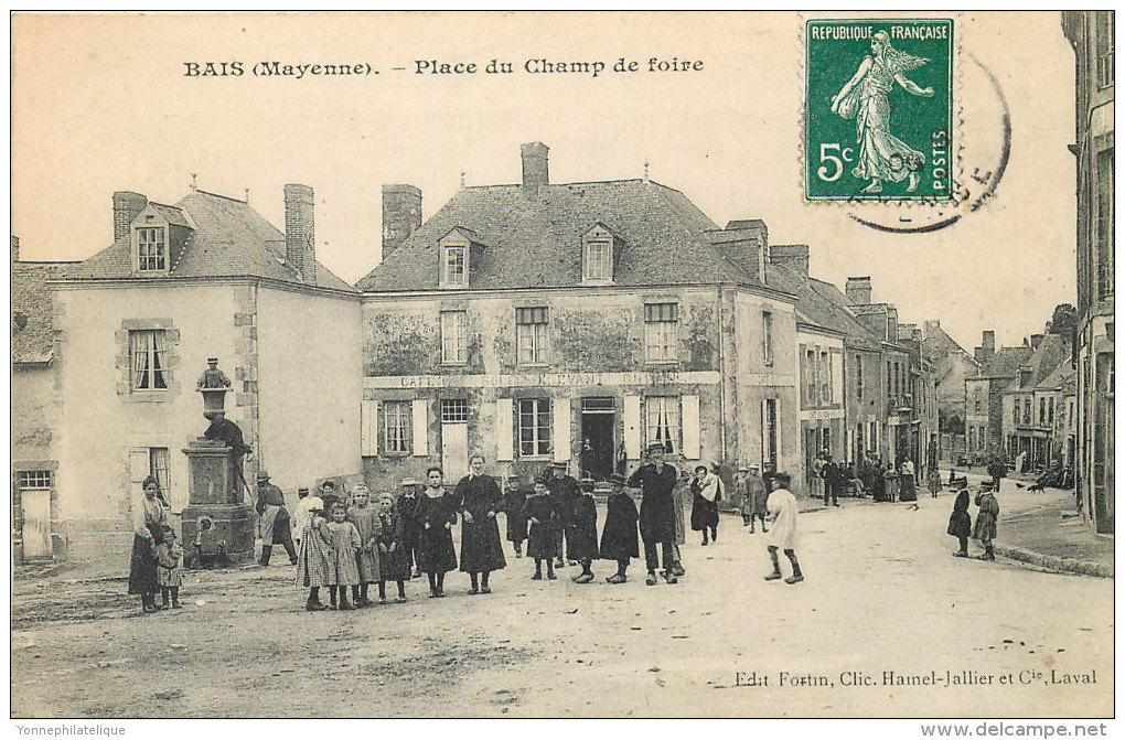 53 - MAYENNE - Bais - Place Du Champ De Foire - Bais