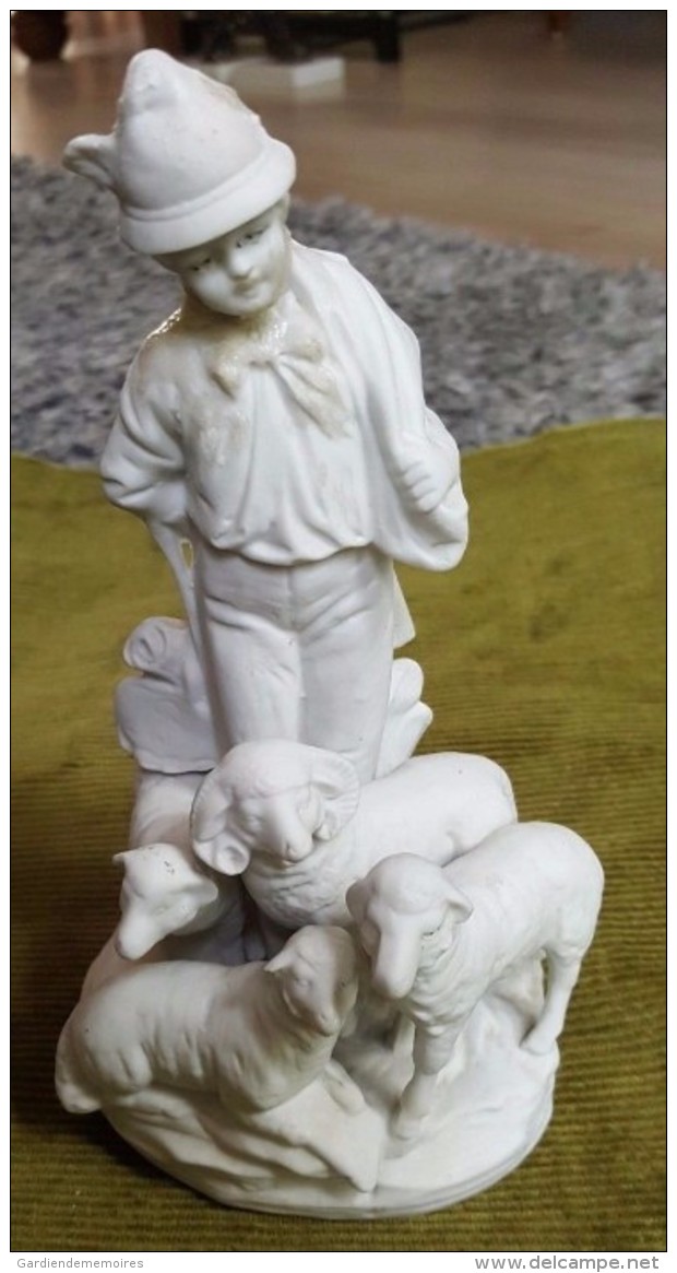 Le Berger Et Ses Moutons - Statuette En Biscuit De Germany Faite En 1914 - Tête Recollé - Other & Unclassified