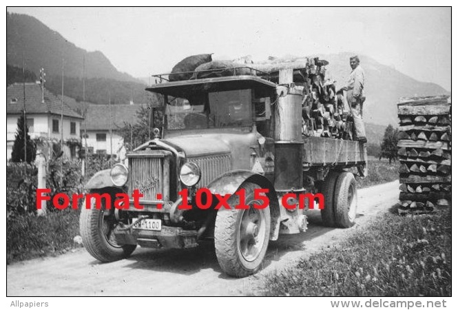 Reproduction D'une Photographie D'un Ancien Camion Saurer Gazogène Transportant Du Bois - Autres & Non Classés