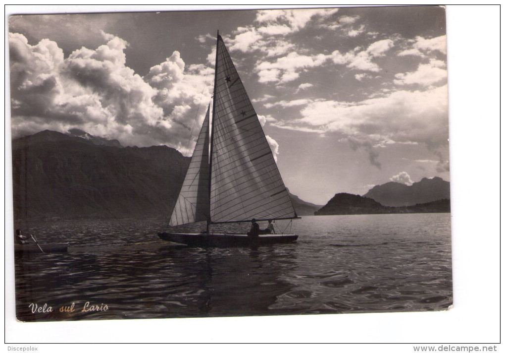 N2671 CARTOLINA In BIANCO E NERO Di Un Barca Vela Nel LARIO (Lago Di Como) - Sail Boat, Barque Bateaux - VIAG. 1952 - Altri & Non Classificati