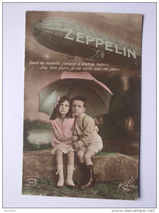 ZEPPELIN POSTCARD FRANCE `QUAND DES ZEPPELINS J`ENTENDS LE BRUIT DES MOTEURS / SOUS MON PEPIN, JE ME CACHE AVEC MA SOEUR - Patriotiques