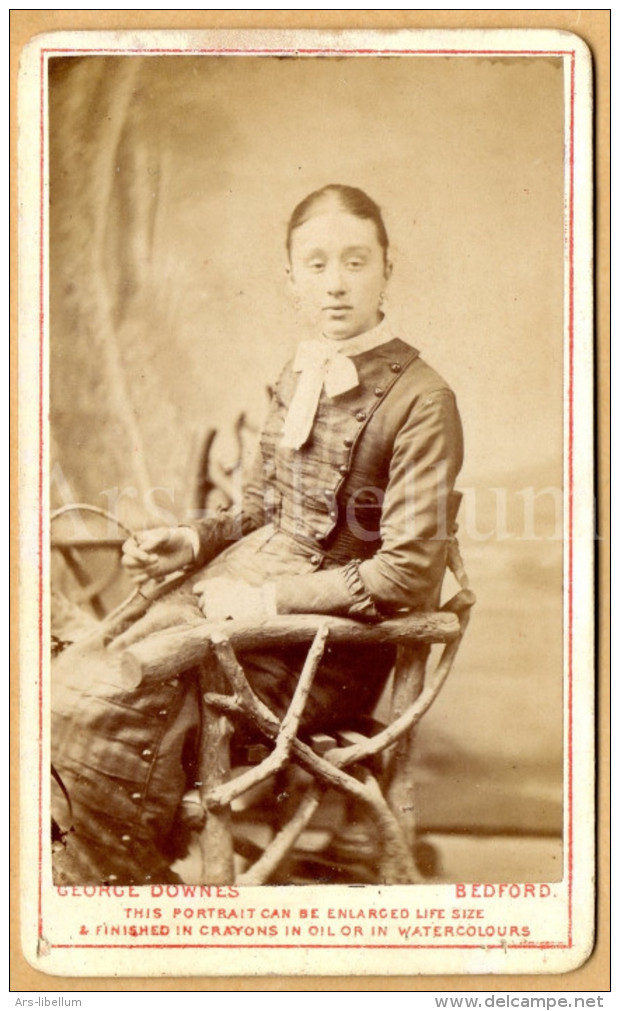 Photo-carte De Visite / CDV / Jeune Femme / Young Woman / Elegant / Photo George Downes / Bedford / England - Anciennes (Av. 1900)