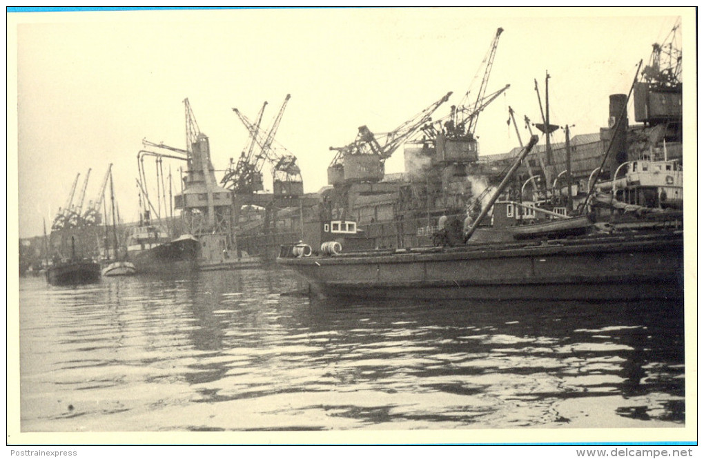 Germany. Bremen Harbour And Ships. 1  Photopostcard. - Cargos