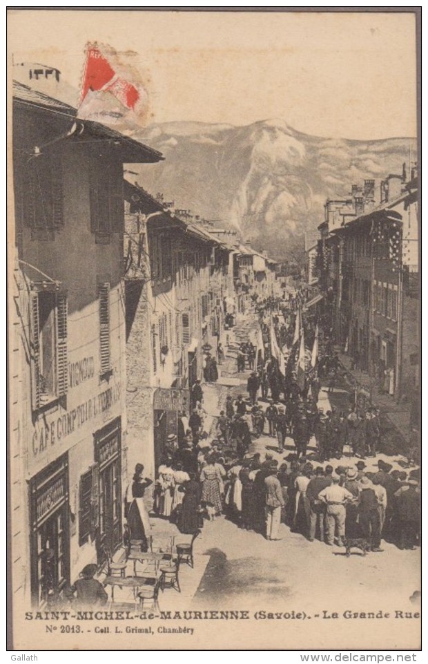 73-SAINT-MICHEL-DE-MAURIENNE-La Grande Rue Un Jour De Défilé... Animé  Café COMPTOIR LYONNAIS... - Saint Michel De Maurienne