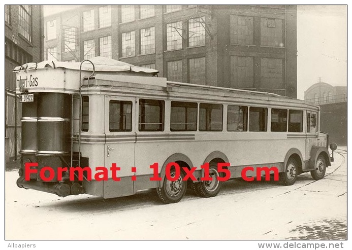 Photographie D´un Ancien Bus Avec Le Système Gazogène - Autres & Non Classés