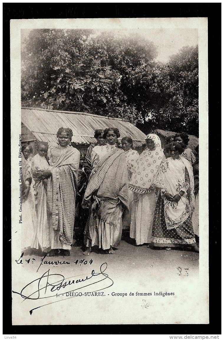 CPA PRECURSEUR- MADAGASCAR- DIÉGO-SUAREZ- GROUPES DE FEMMES INDIGENES EN 1900- TRES GROS PLAN- COSTUMES- - Madagaskar