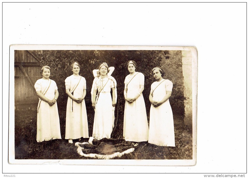 CARTE PHOTO - Jeunes Filles En Costume Grande Robe  - Reine - Ruban - Manteau Traîne Couronne - Manifestations