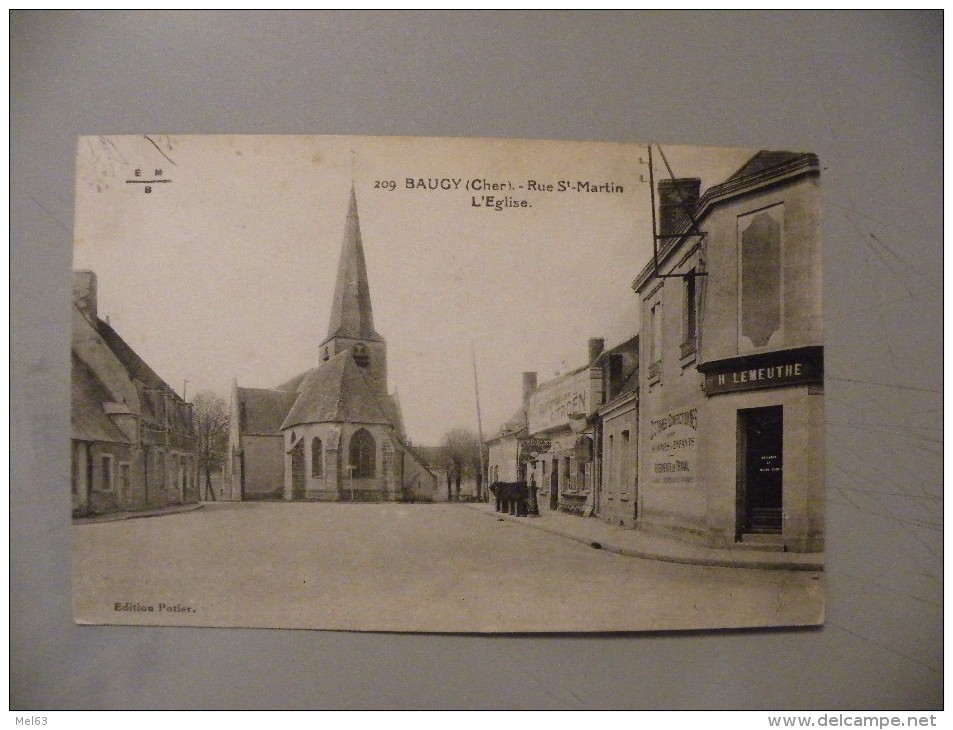 A391. CPA. 18. BAUGY. Rue Saint-Martin. L'Eglise.  Beau Plan . Ecrite 1940 - Baugy