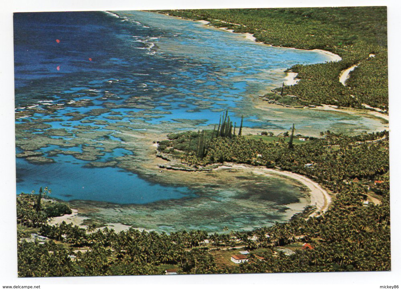 NOUVELLE CALEDONIE--Ile Loyauté--MARE  --Vue Aérienne--La Côte Cpm N° 19 B  éd Hachette Calédonie - Nouvelle-Calédonie