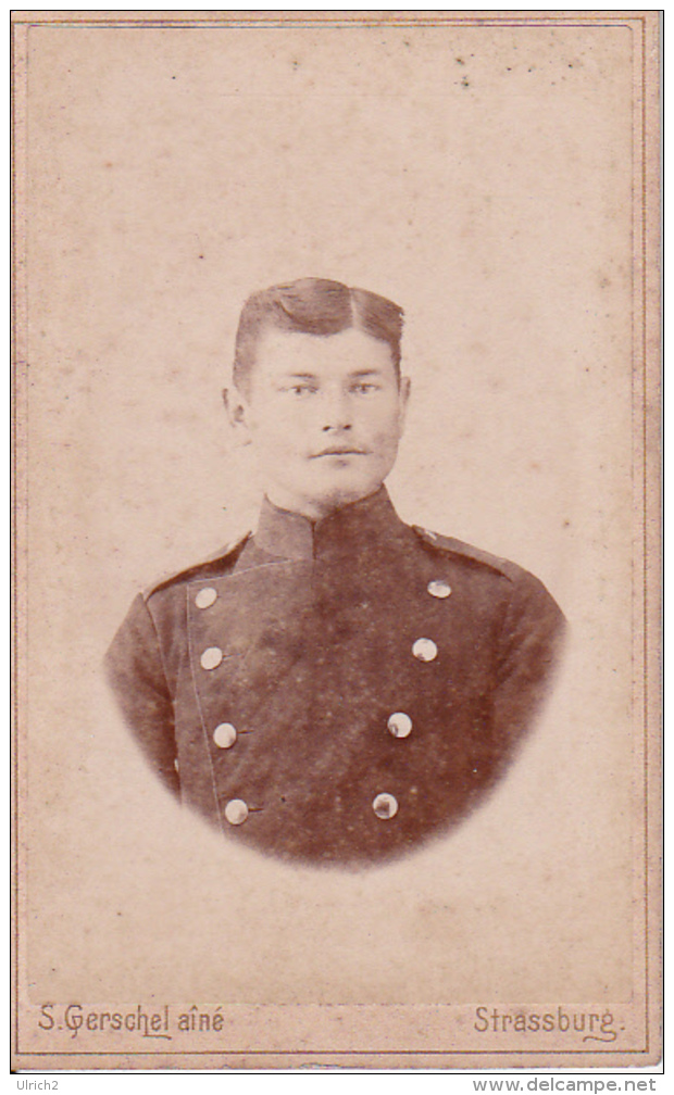 Photo CDV Deutscher Soldat  -  Atelier Gerschel, Strassburg - WK 1  (23853) - Krieg, Militär